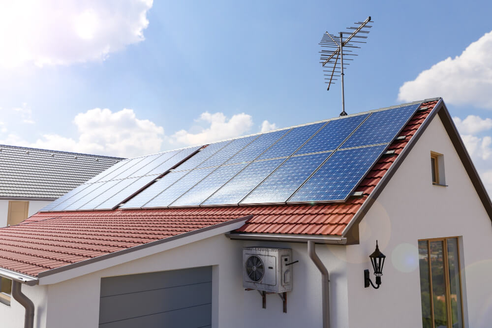 Φραγκούλης (ΠΑΣΥΦΩΣ): Τα οφέλη της επένδυσης στα φωτοβολταϊκά στέγης και οι “παγίδες”
